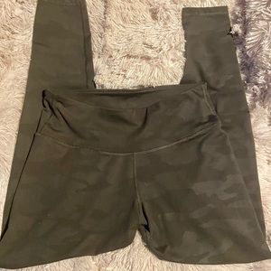Old Navy Hi-Rise Go Dry Power Press Leggings- size Large